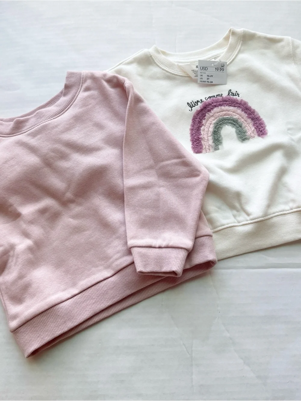Girls New Sweatshirt in Cream with Rainbow Size 2T NWT
